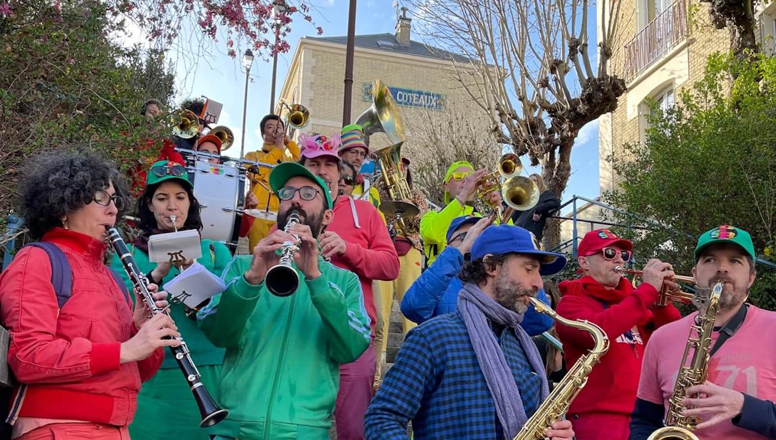 gros plan fanfare escalier Coteaux