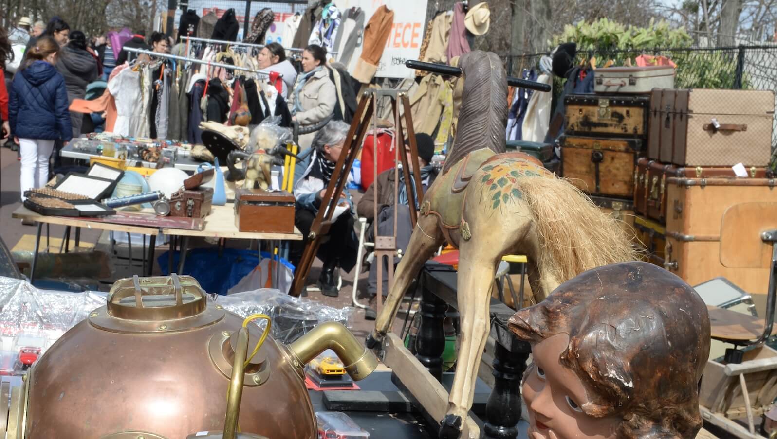 gros plan stand brocante C_Martin_Toutocoto mars23
